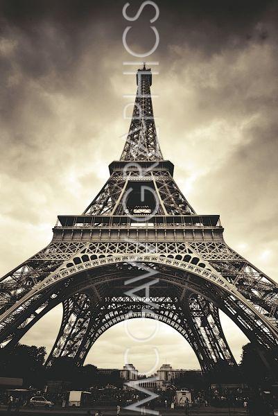 Eiffel Tower by Marcin Stawiarz
